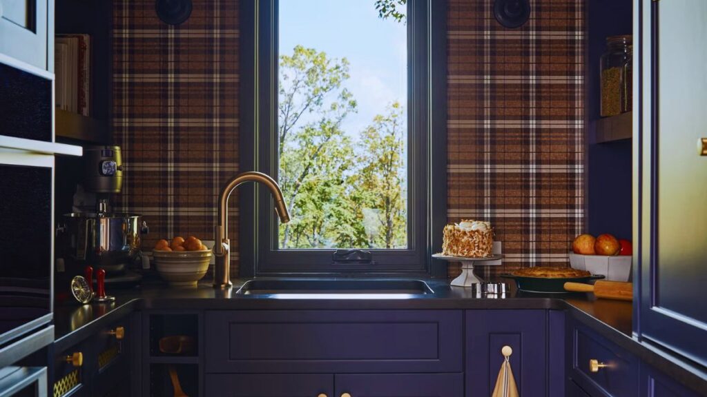 Kitchen, Design, Bar, Island, Lighting, Paint, Storage, Alcove