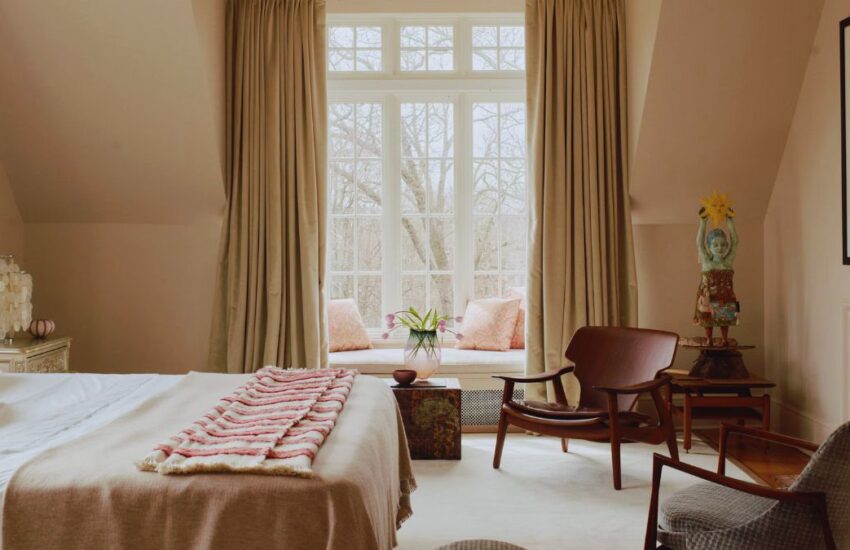 2026 interior design trends, home décor trends 2026, modern interiors, minimalism design trend, wood panelling ideas, statement lighting 2026, natural textures in décor, wallpaper trends 2026, curved furniture design, home styling ideas