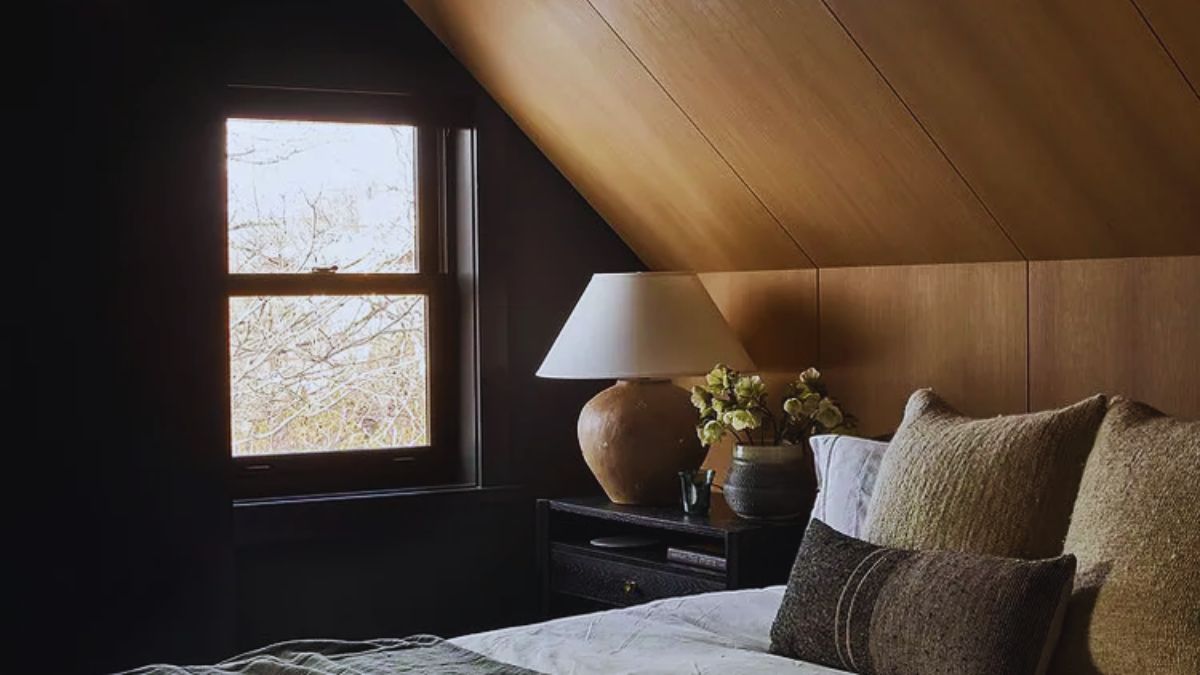 2026 interior design trends, home décor trends 2026, modern interior design, minimalism home décor, wood panelling trend, statement lighting ideas, curved furniture design, natural textures interiors, wallpaper design 2026, home styling inspiration