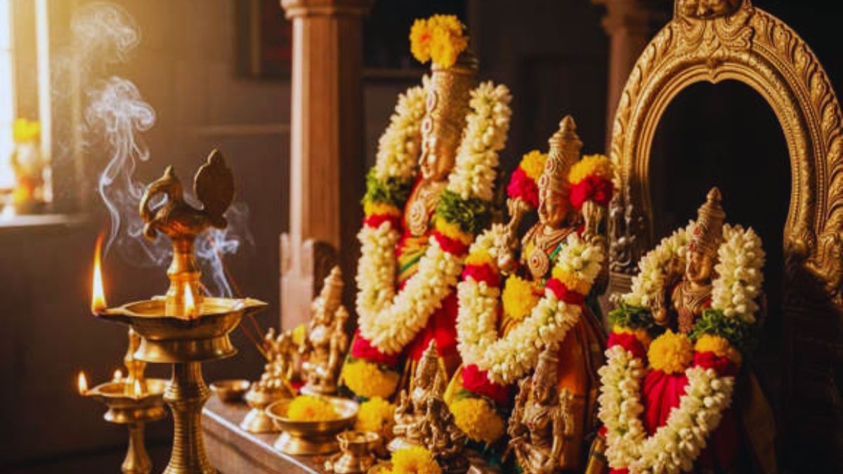 Hindu idol placement rules, puja room Vastu, home temple guidelines, which idols not to keep together, Shiva Lingam placement, Hanuman and Shani together, Hindu home mandir rules, puja room direction, Vastu for temple at home, idol arrangement tips, home shrine dos and don’ts, prayer room Vastu guidelines, Hindu temple setup at home, correct idol direction, idol placement mistakes to avoid